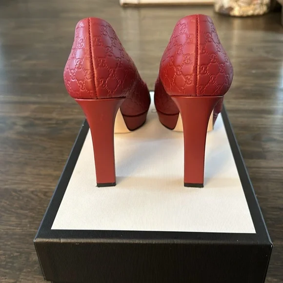 Authentic Gucci heels comes with dust bags in original box. - Picture 3 of 4